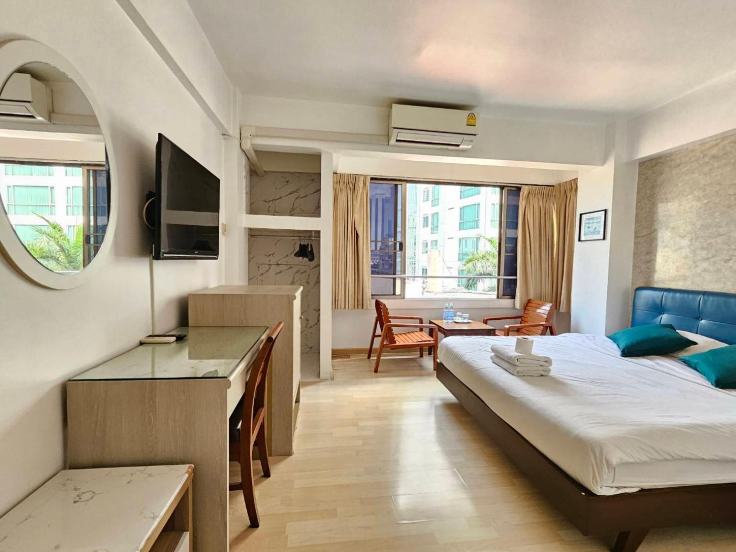 Crown Bts Nana Hotel Bangkok Ngoại thất bức ảnh