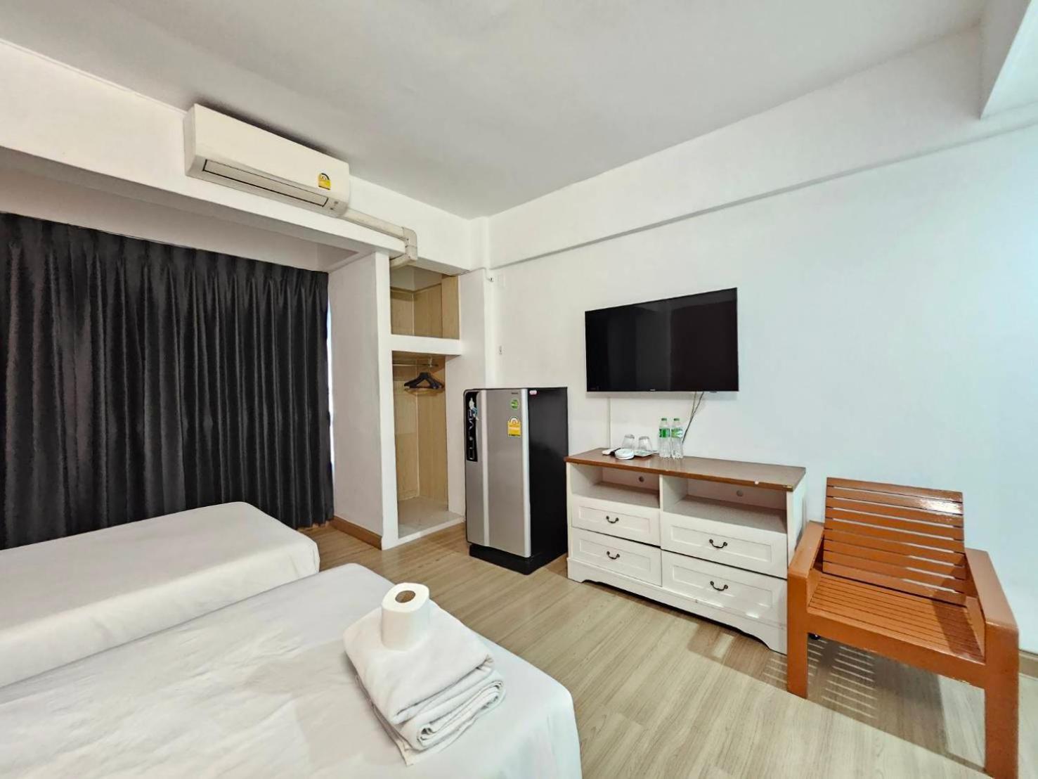 Crown Bts Nana Hotel Bangkok Ngoại thất bức ảnh