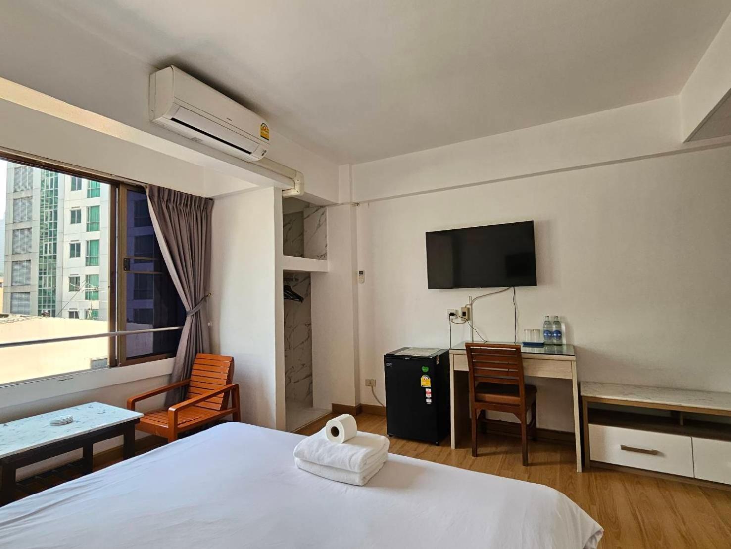 Crown Bts Nana Hotel Bangkok Ngoại thất bức ảnh