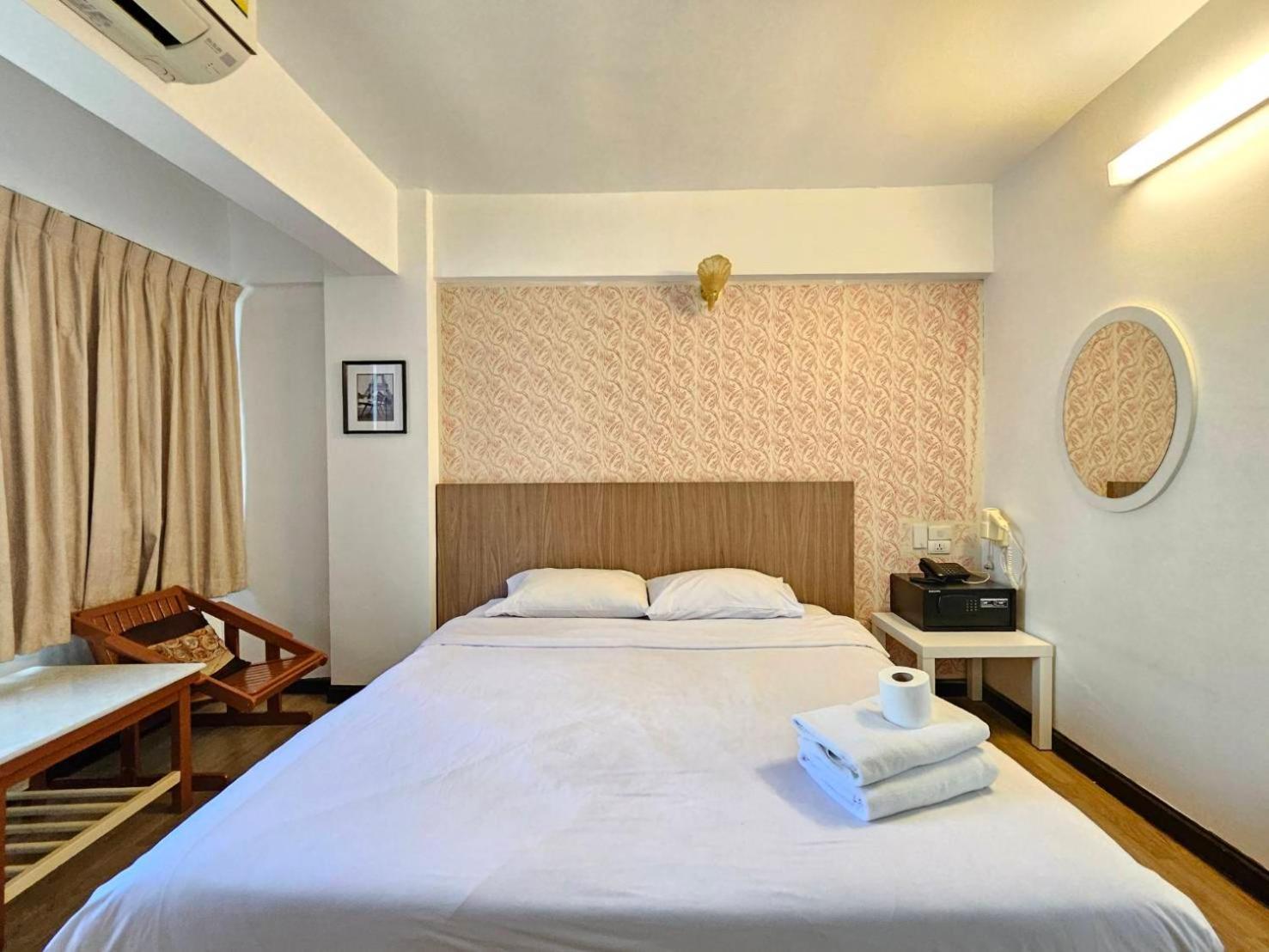 Crown Bts Nana Hotel Bangkok Ngoại thất bức ảnh
