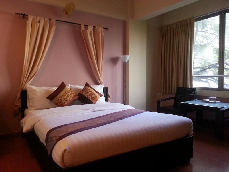 Crown Bts Nana Hotel Bangkok Ngoại thất bức ảnh