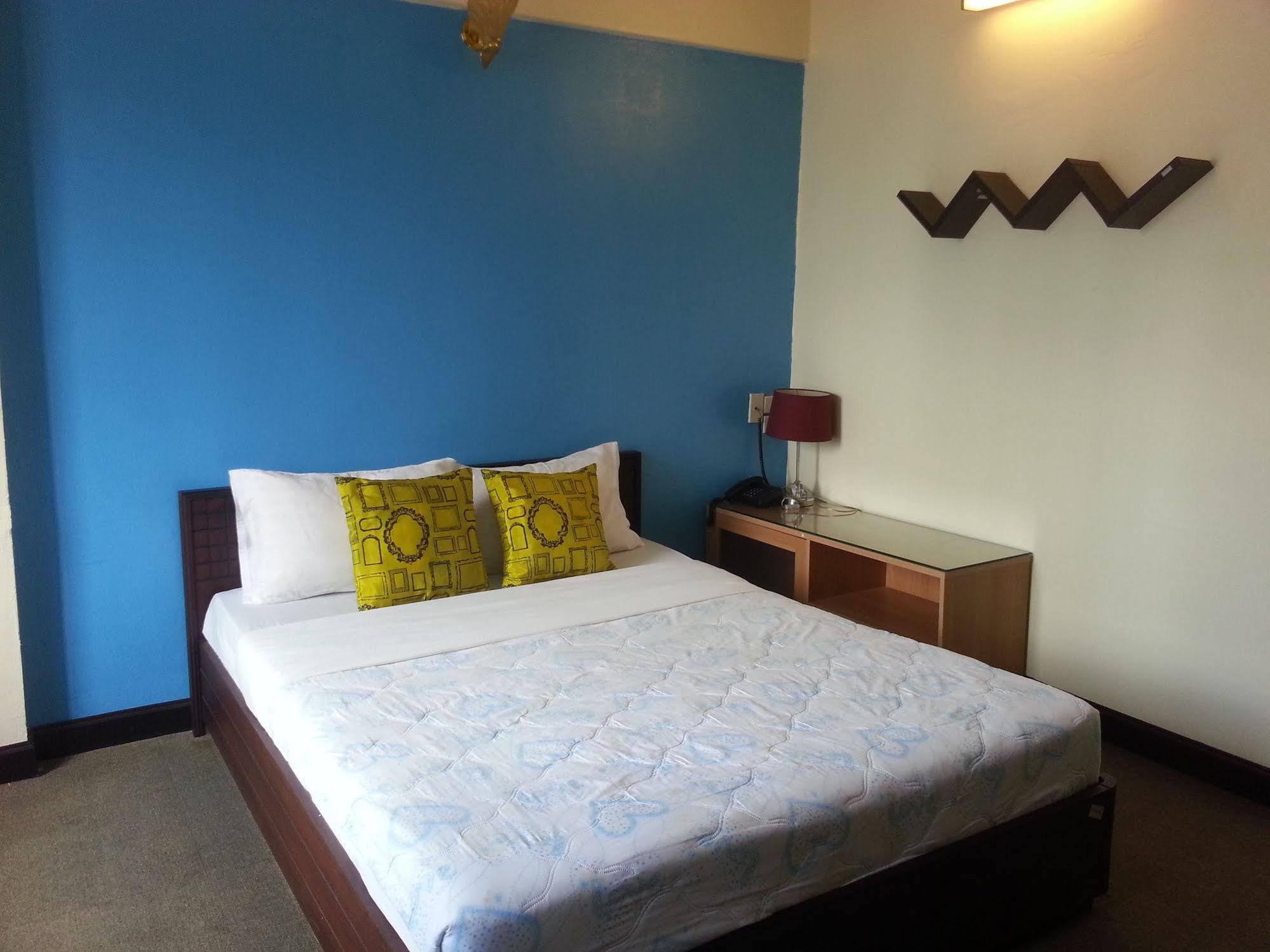 Crown Bts Nana Hotel Bangkok Ngoại thất bức ảnh
