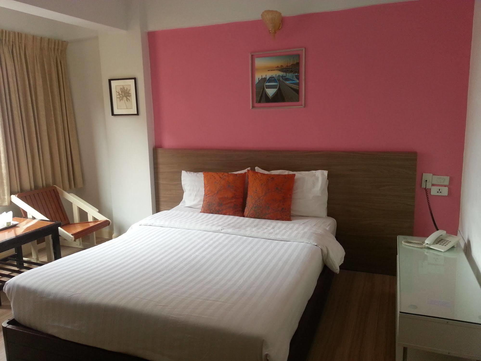 Crown Bts Nana Hotel Bangkok Ngoại thất bức ảnh