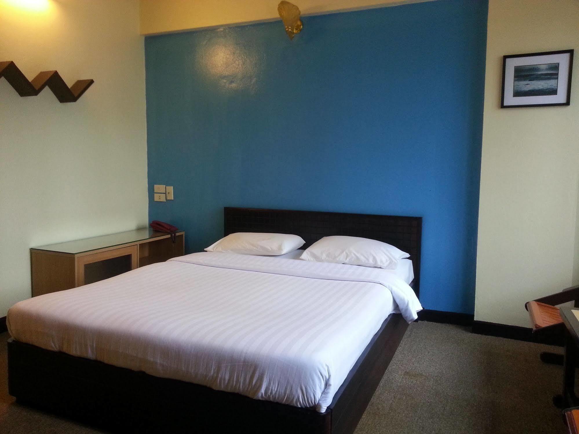 Crown Bts Nana Hotel Bangkok Ngoại thất bức ảnh
