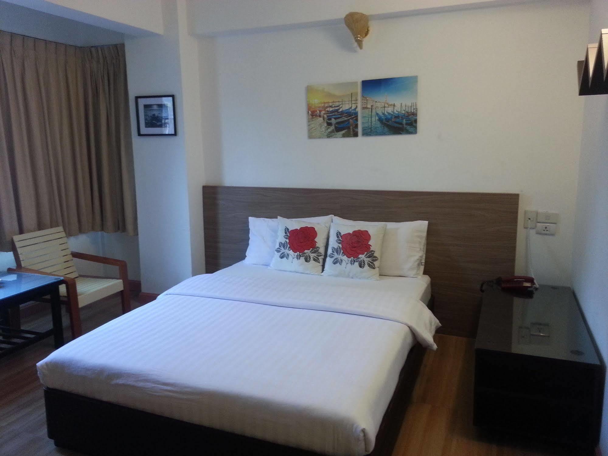 Crown Bts Nana Hotel Bangkok Ngoại thất bức ảnh