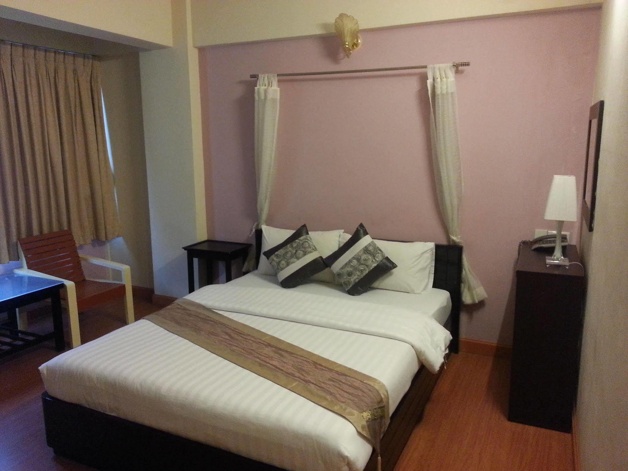 Crown Bts Nana Hotel Bangkok Ngoại thất bức ảnh