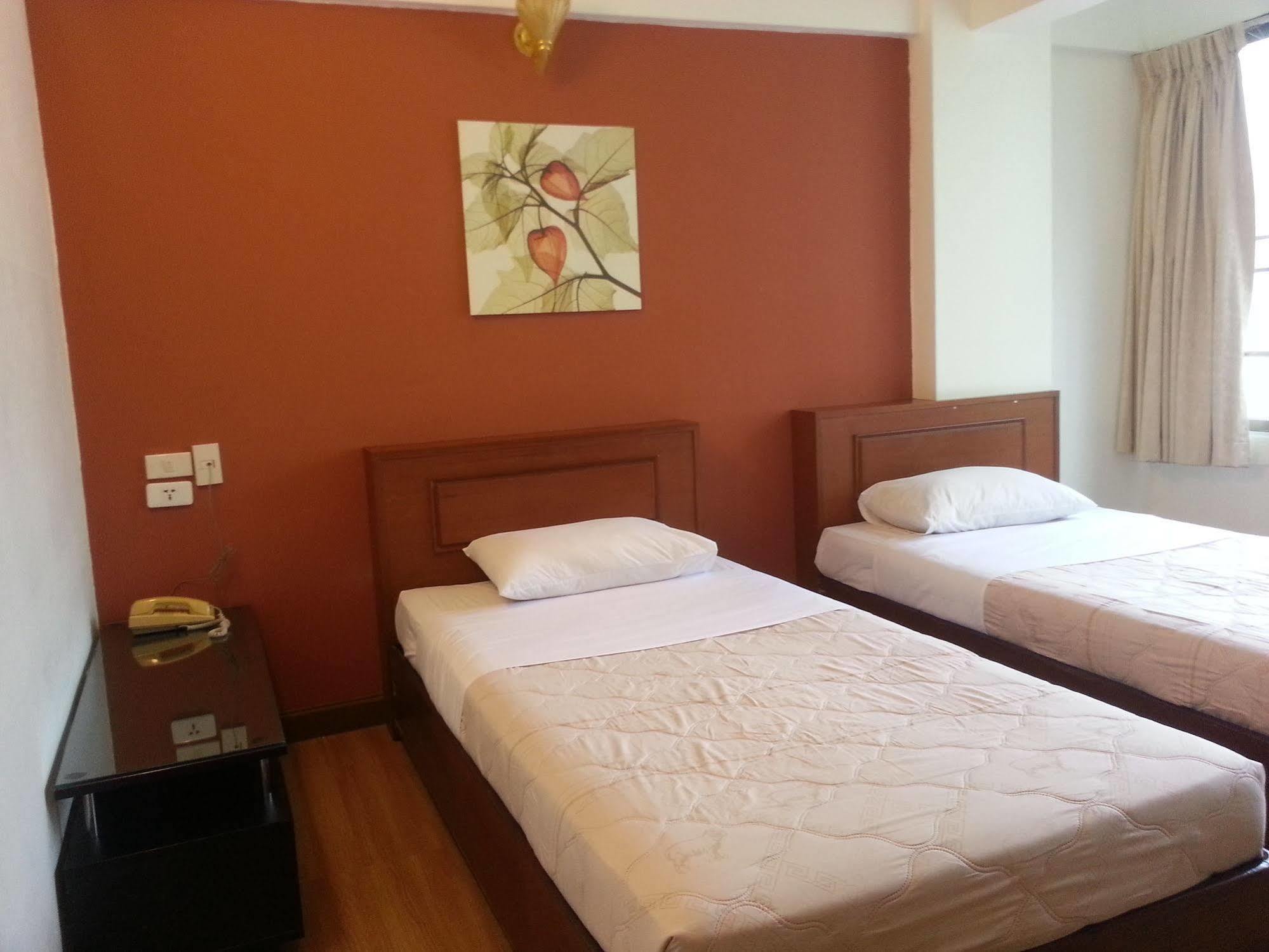 Crown Bts Nana Hotel Bangkok Ngoại thất bức ảnh