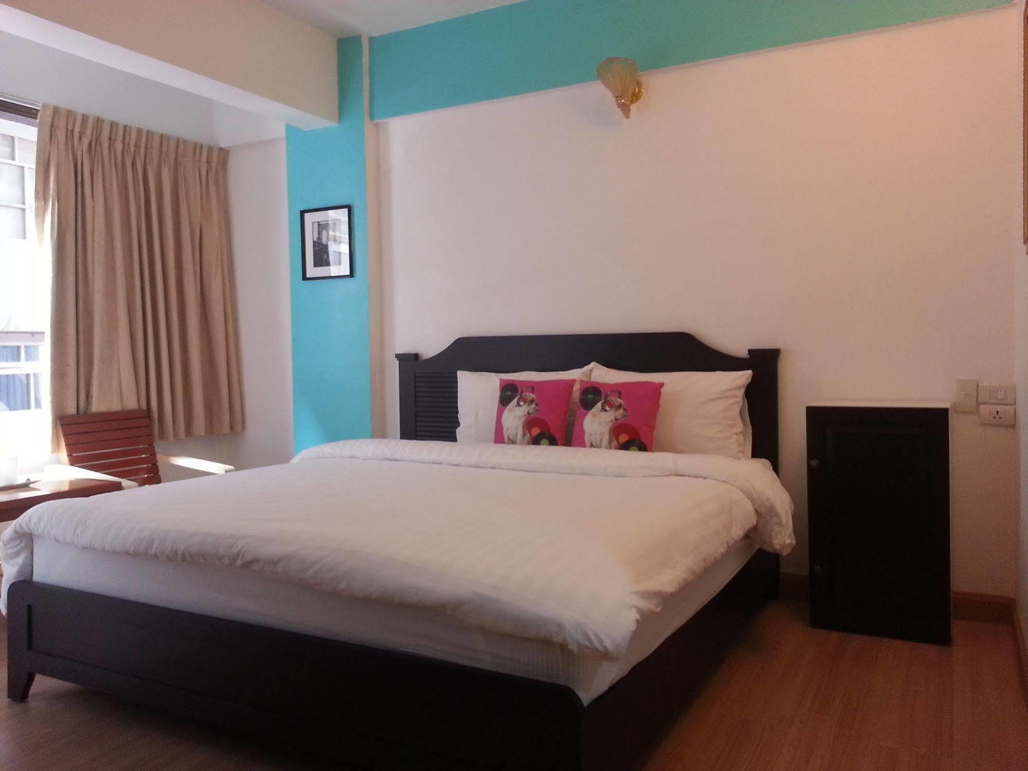 Crown Bts Nana Hotel Bangkok Ngoại thất bức ảnh