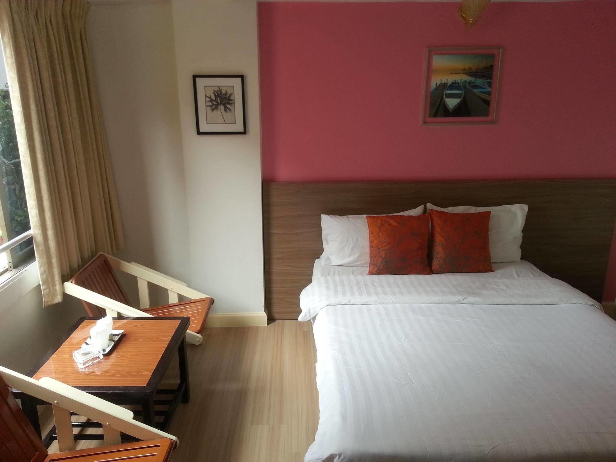 Crown Bts Nana Hotel Bangkok Ngoại thất bức ảnh