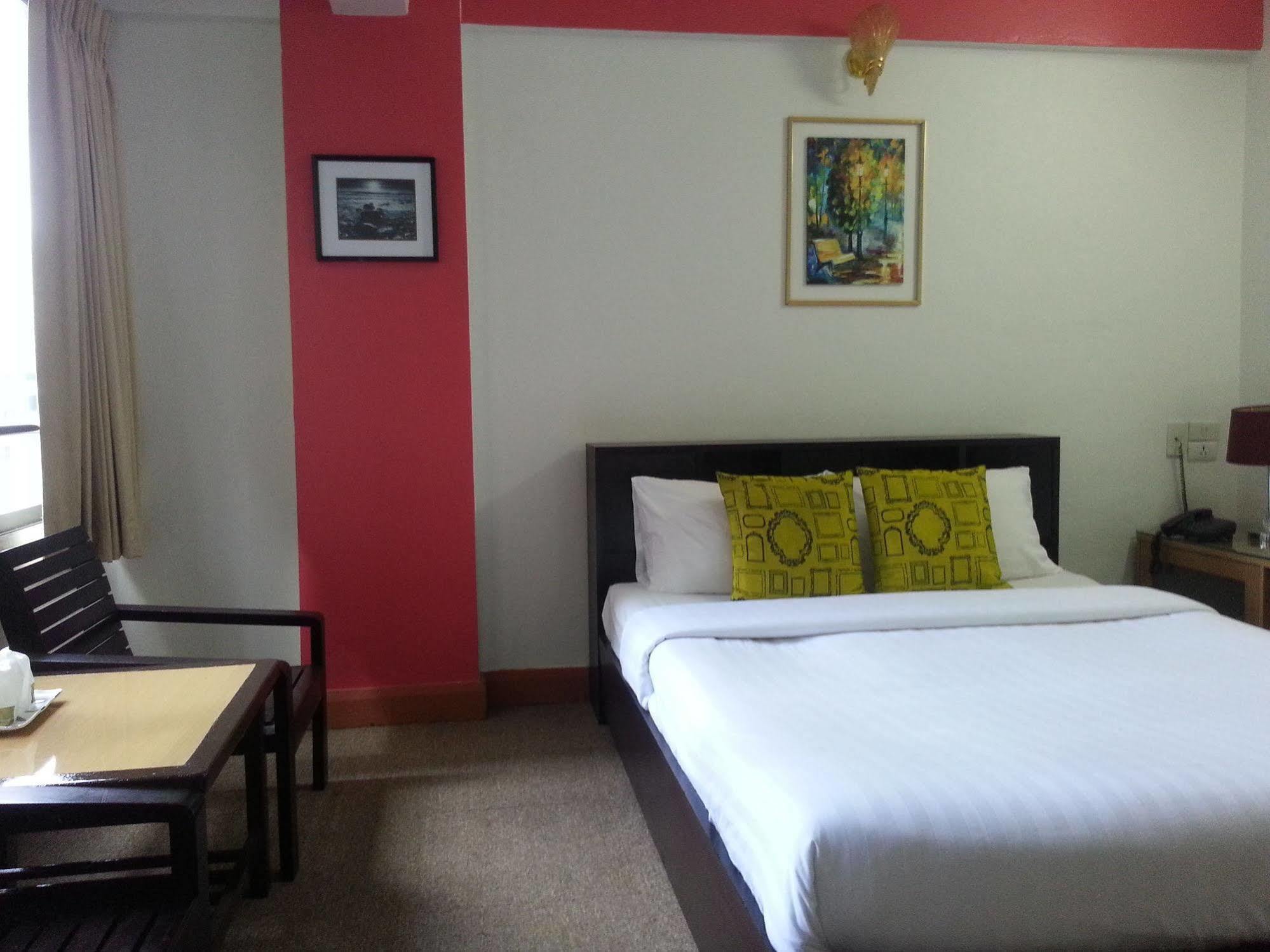 Crown Bts Nana Hotel Bangkok Ngoại thất bức ảnh