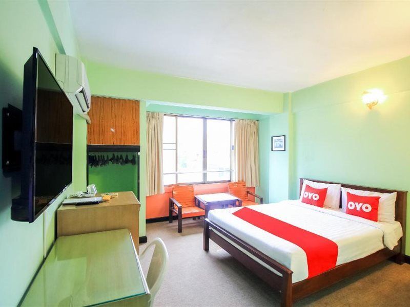 Crown Bts Nana Hotel Bangkok Ngoại thất bức ảnh
