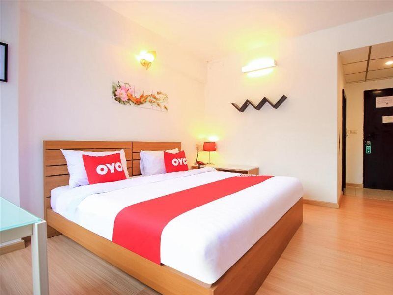 Crown Bts Nana Hotel Bangkok Ngoại thất bức ảnh
